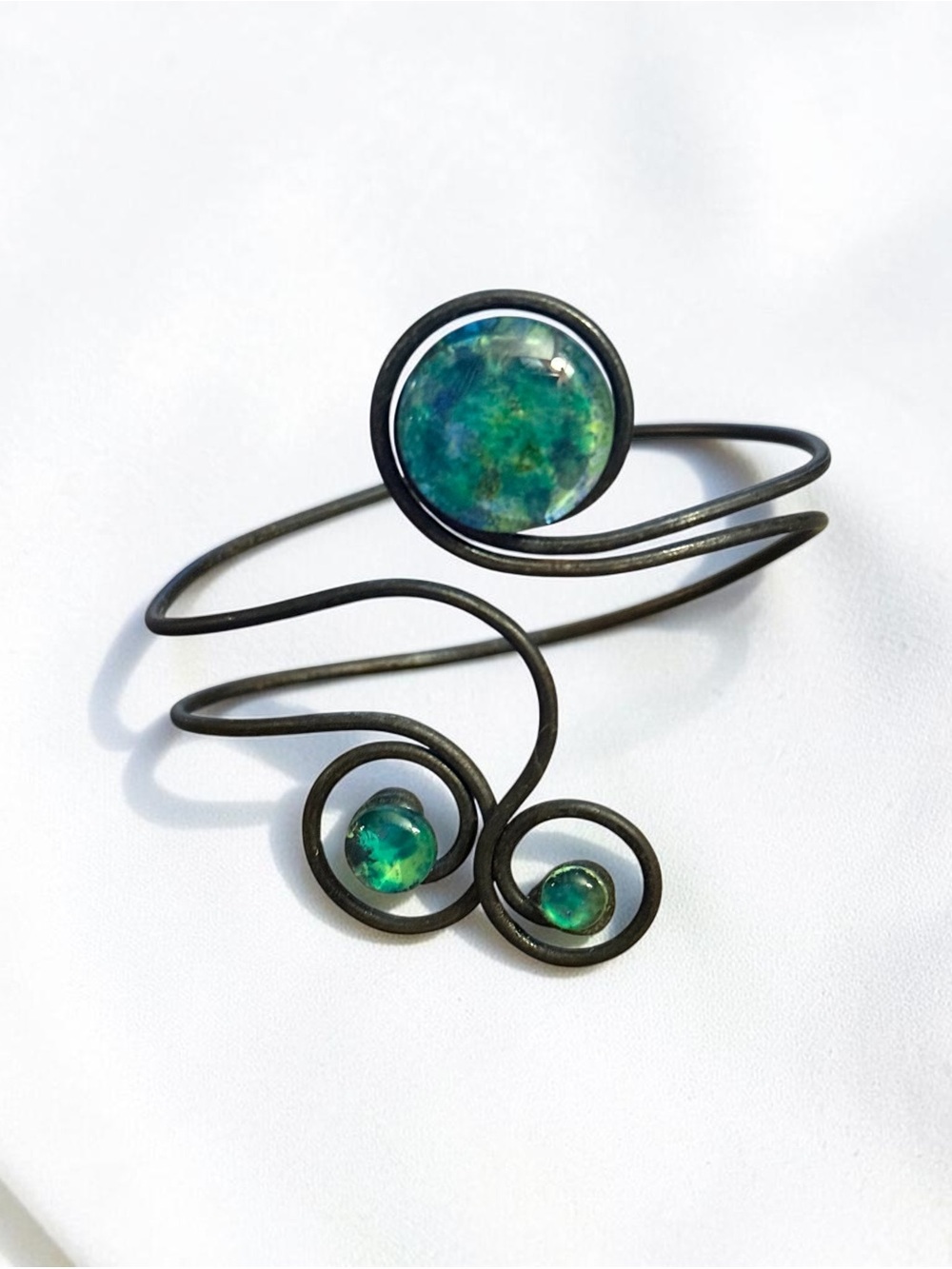 Handmade swirly wire glass stone cuff bracelet